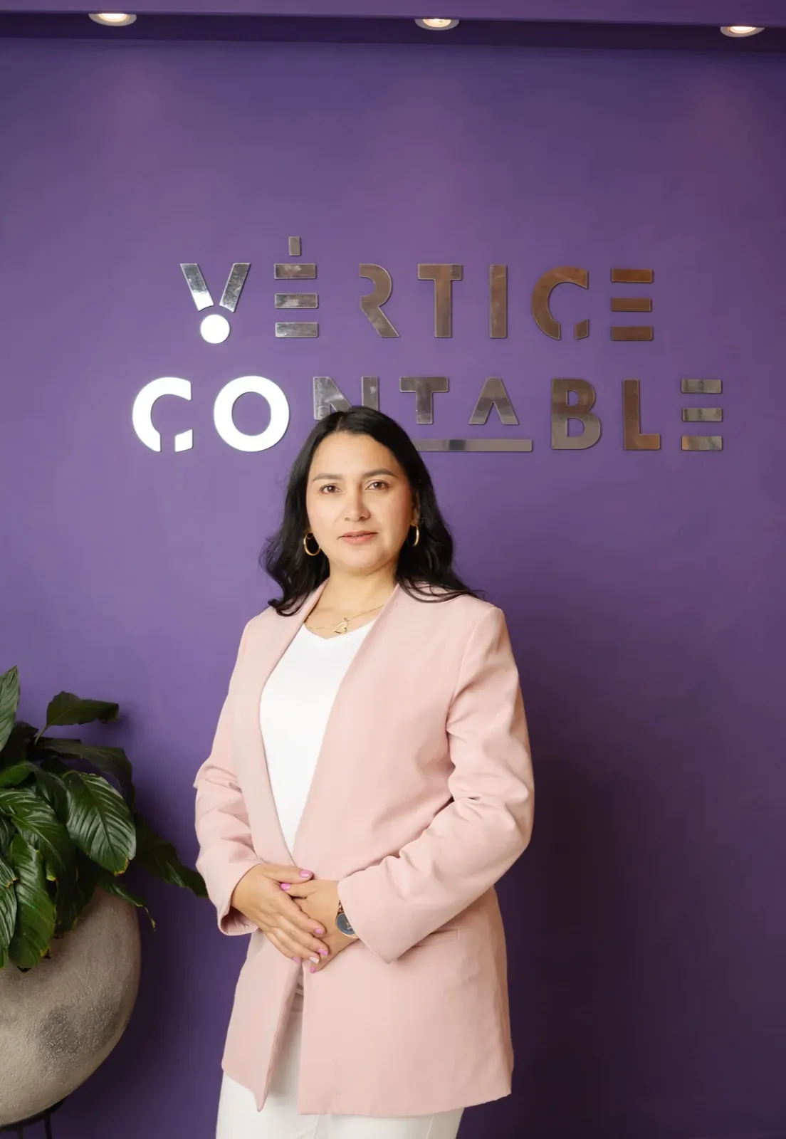Retrato de Nancy Carolina Zapata Hernández, contadora pública y socia contadora de Vértice Contable