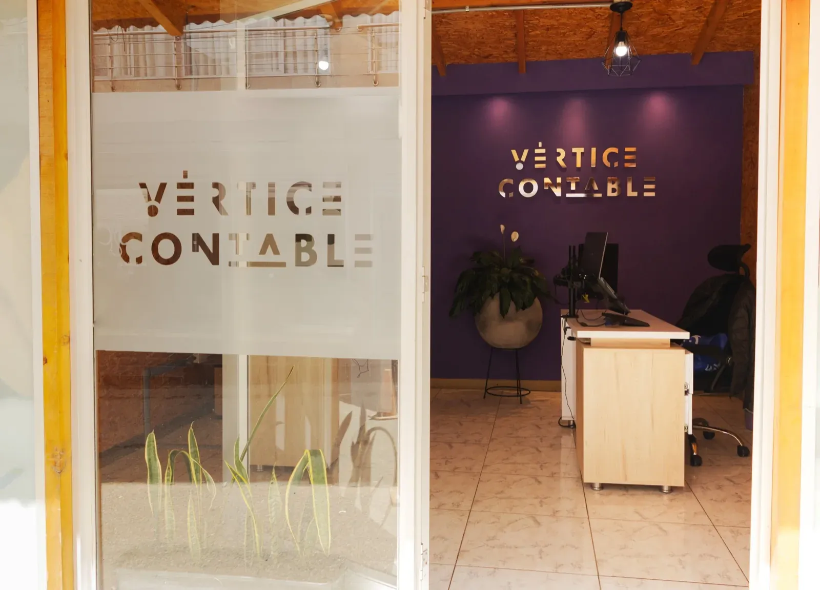 Entrada de la oficina de Vértice Contable en San Pedro de los Milagros