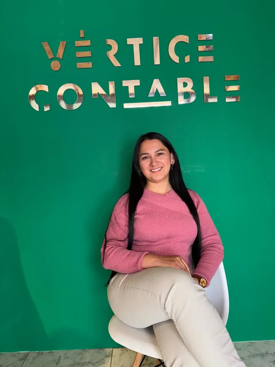 Retrato de Nancy Carolina Zapata Hernández, contadora pública y socia contadora de Vértice Contable